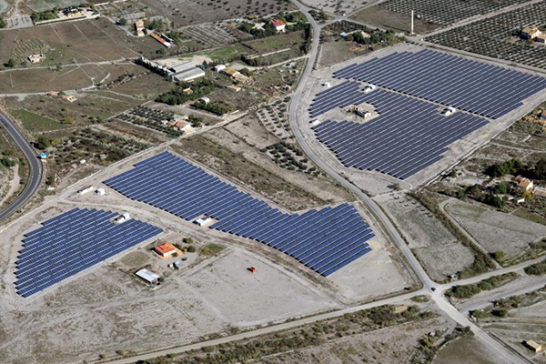 Parque Solar Rodriguez I y II, placas solares fotovoltaicas fijas sobre el suelo
