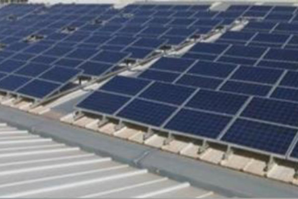 Manufacturas Ruiz Murcia, placas solares fotovoltaicas fijas sobre techo de nave industrial